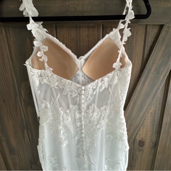 Wedding Dress - Picture 5 of 11